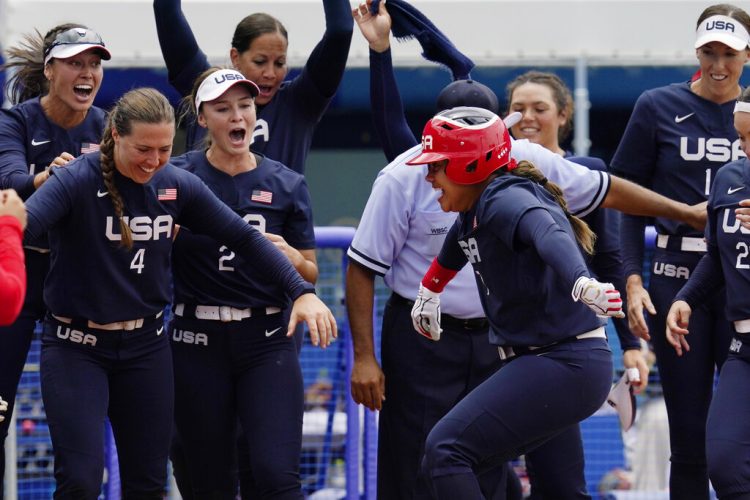 Stewart's walk-off HR lifts US over Japan 2-1 for 5-0 record